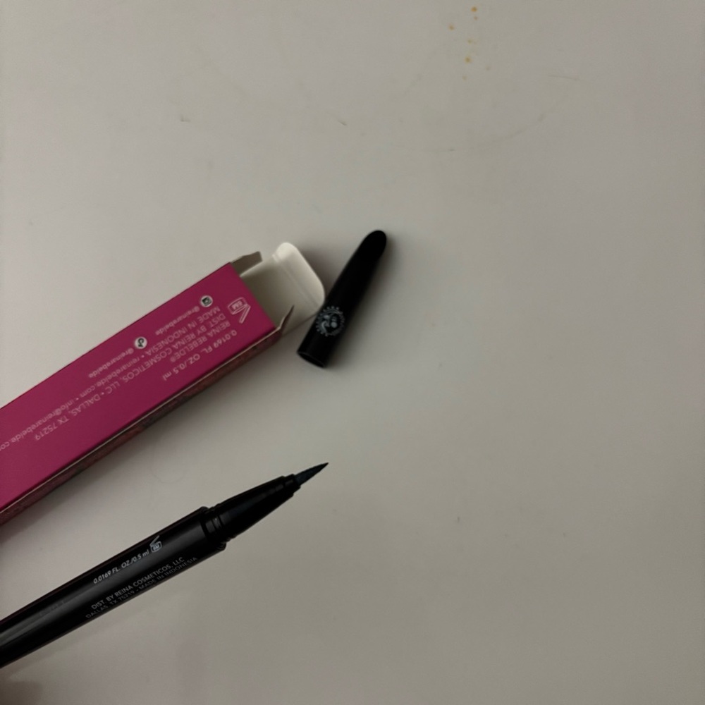 Reina Rebelde Liquid Matte Eye Definer - Exagerada - Picture 5 of 5